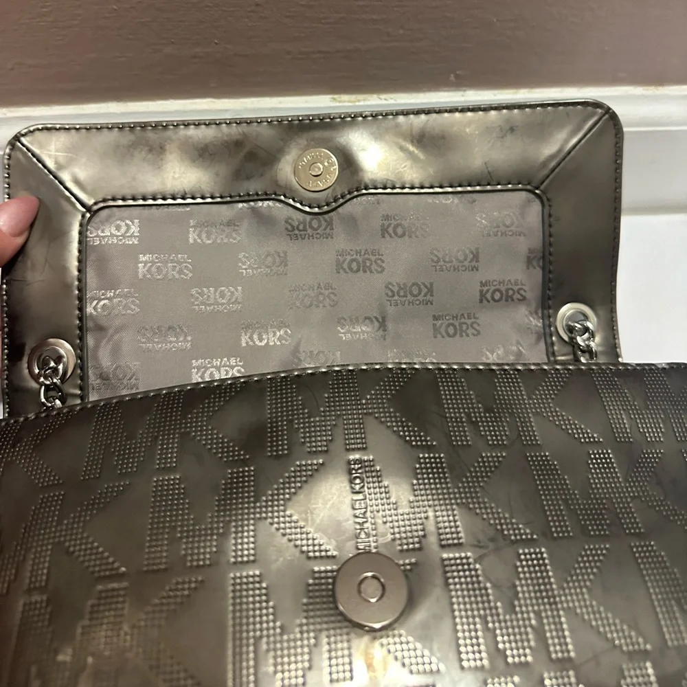 Michael Kors EUC Metallic Silver Logo Patent Leather Jet Set Shoulder Bag